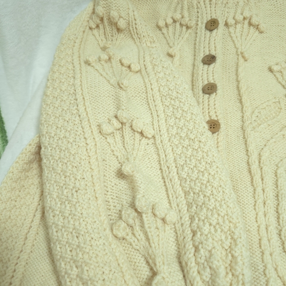 AVOCA Collection County Wicklow, IRELAND Handknit ARANSweater VINTAGE L/XL - Picture 6 of 10